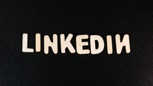 Generamos leads de alta calidad para tu negocio en LinkedIn. sacadde de unsplash